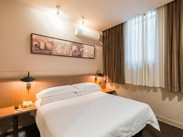 Jinjiang Inn Nanjing Road Pedestrian Streeteast Asia Hotel Shanghái Exterior foto